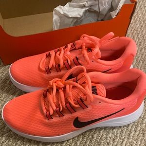 Women’s Nike Tennis Shoes